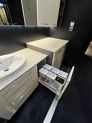 Exklusives Badezimmer - inkl. Gleittüren - inkl. Waschmaschine Bosch - LED-Beleuchtungen
