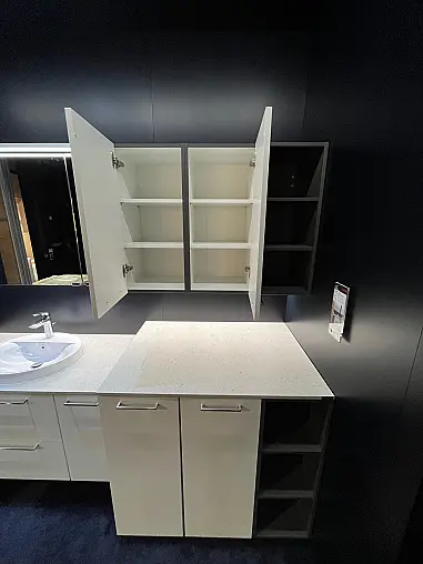 Exklusives Badezimmer - inkl. Gleittüren - inkl. Waschmaschine Bosch - LED-Beleuchtungen