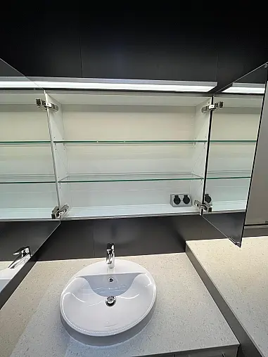 Exklusives Badezimmer - inkl. Gleittüren - inkl. Waschmaschine Bosch - LED-Beleuchtungen