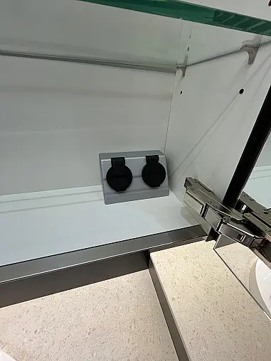 Exklusives Badezimmer - inkl. Gleittüren - inkl. Waschmaschine Bosch - LED-Beleuchtungen