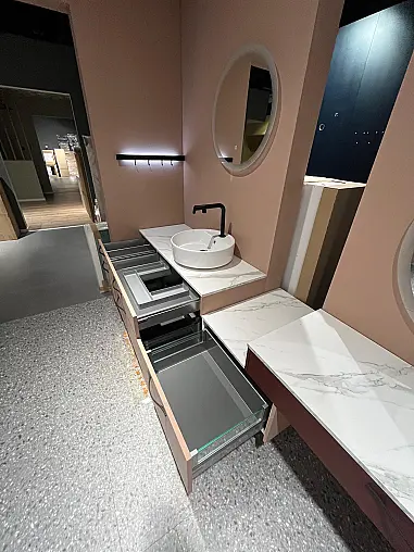 Exklusives Badezimmer / Waschtischanlage - Farbkombi - LED-Spiegel - Keramikplatten