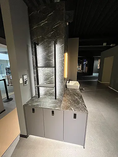 Exklusives Badezimmer / Waschtisch / Schränke - Eckplanung - Messestück - sofort verfügbar