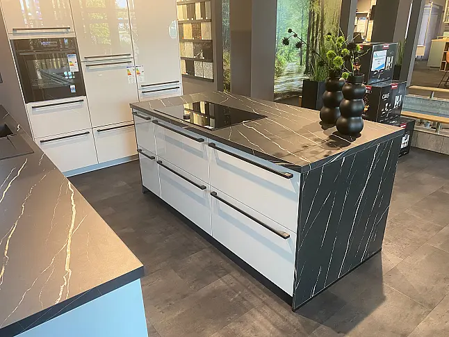 Moderne Designküche – stilvoll, funktional und hochwertig ausgestattet