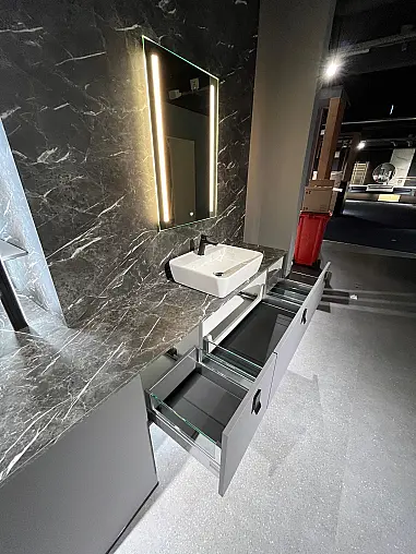 Exklusives Badezimmer / Waschtisch / Schränke - Eckplanung - Messestück - sofort verfügbar