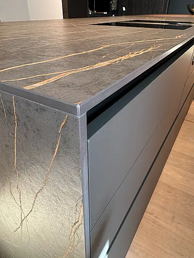 Designküche mit Griffmulde
