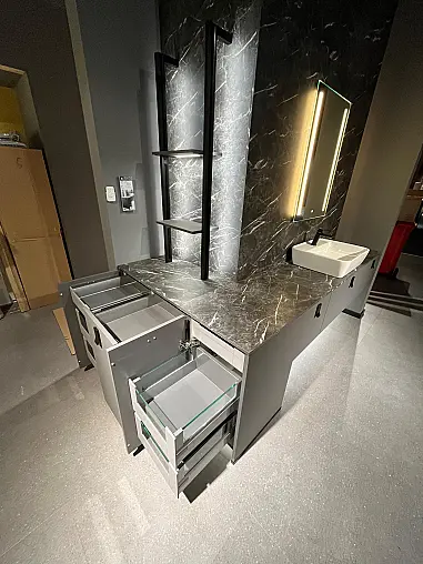 Exklusives Badezimmer / Waschtisch / Schränke - Eckplanung - Messestück - sofort verfügbar