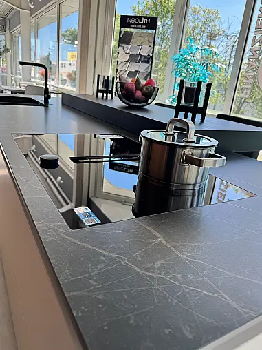 Ballerina Smart Glas satiniert sandgrau Rosso Nussbaum Furnier mit hochwertigen Neff Geräte Abholung in Herne