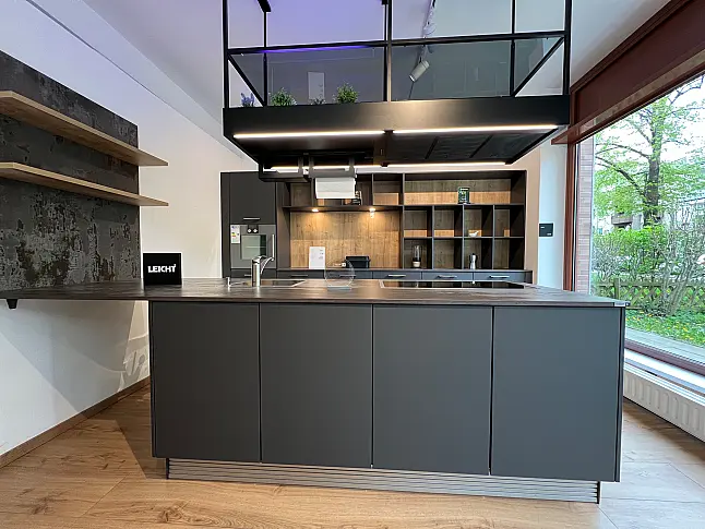 Hochwertige LEICHT Küche mit Dekton Arbeitsplatte und Gaggenau Geräten