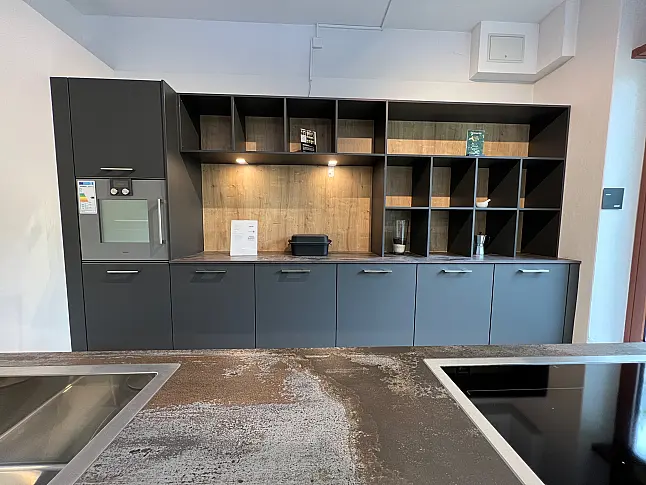 Hochwertige LEICHT Küche mit Dekton Arbeitsplatte und Gaggenau Geräten