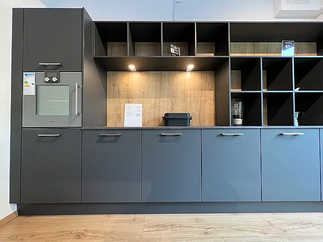 Hochwertige LEICHT Küche mit Dekton Arbeitsplatte und Gaggenau Geräten