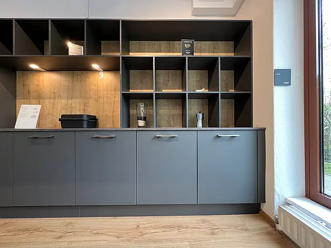 Hochwertige LEICHT Küche mit Dekton Arbeitsplatte und Gaggenau Geräten