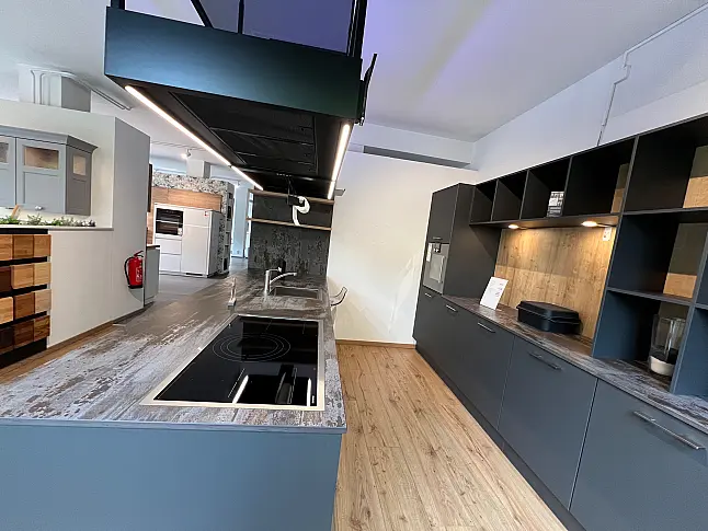 Hochwertige LEICHT Küche mit Dekton Arbeitsplatte und Gaggenau Geräten