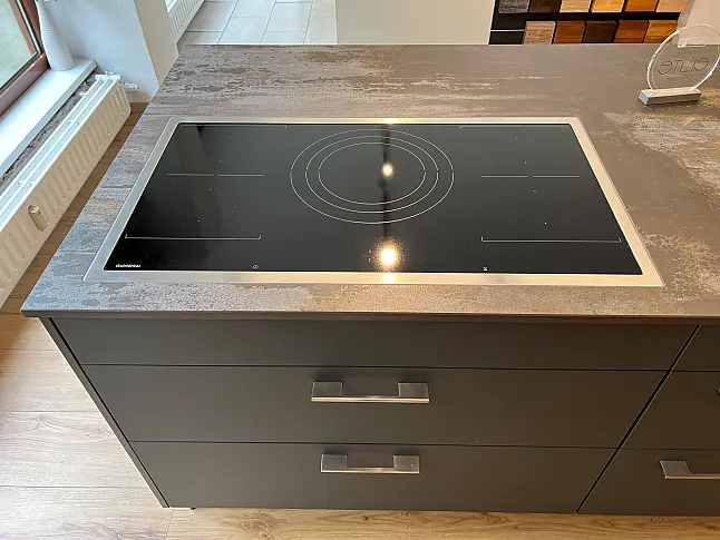 Hochwertige LEICHT Küche mit Dekton Arbeitsplatte und Gaggenau Geräten