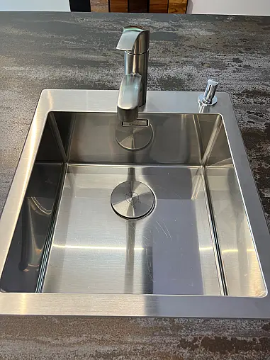 Hochwertige LEICHT Küche mit Dekton Arbeitsplatte und Gaggenau Geräten