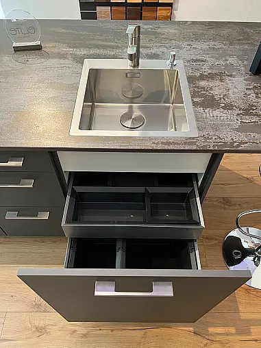 Hochwertige LEICHT Küche mit Dekton Arbeitsplatte und Gaggenau Geräten