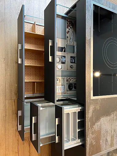 Hochwertige LEICHT Küche mit Dekton Arbeitsplatte und Gaggenau Geräten