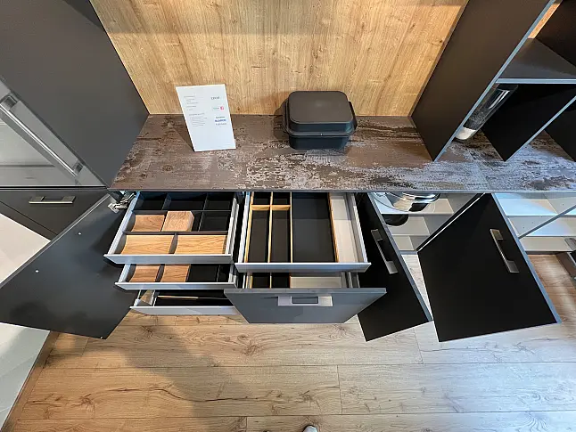 Hochwertige LEICHT Küche mit Dekton Arbeitsplatte und Gaggenau Geräten
