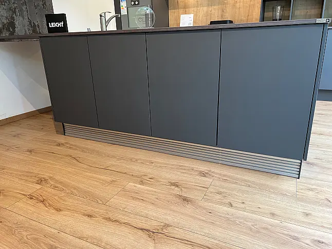 Hochwertige LEICHT Küche mit Dekton Arbeitsplatte und Gaggenau Geräten