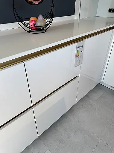 Ballerina schneeweiß DirectLACK hochgl. mit Miele Geräte und Quatz Arbeitsplatte mit Keramik Spüle Abholung in Herne