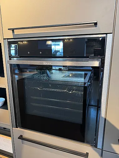 Designinsel mit warmgewalzter Edelstahl-Arbeitsplatte