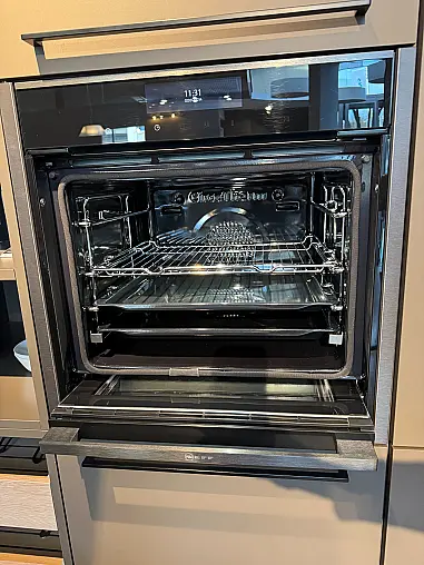 Designinsel mit warmgewalzter Edelstahl-Arbeitsplatte