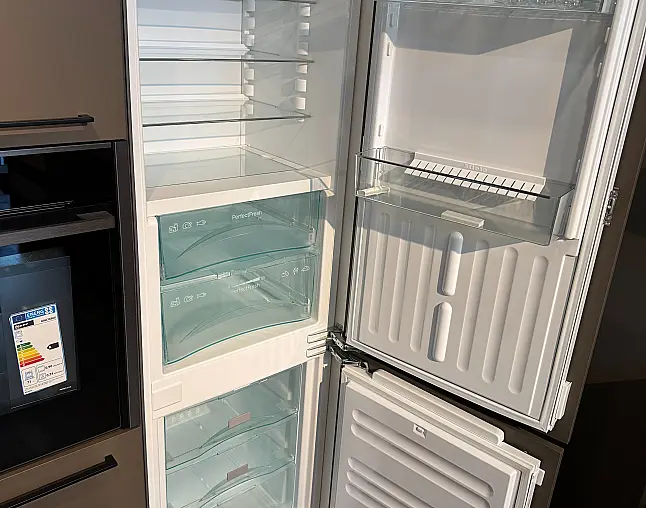 Designinsel mit warmgewalzter Edelstahl-Arbeitsplatte