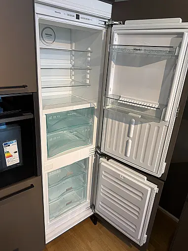 Designinsel mit warmgewalzter Edelstahl-Arbeitsplatte