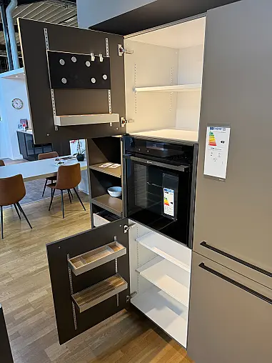 Designinsel mit warmgewalzter Edelstahl-Arbeitsplatte