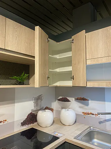 dunkle Küche mit Eiche Montreal NB Griffleiste moderne Einbauküche Glasrückwand inkl. E-Geräte komplett