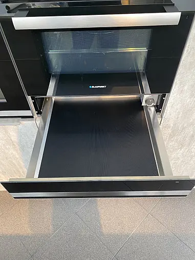 Moderne Edelstahl Insel APL mit Highboardschrankseite