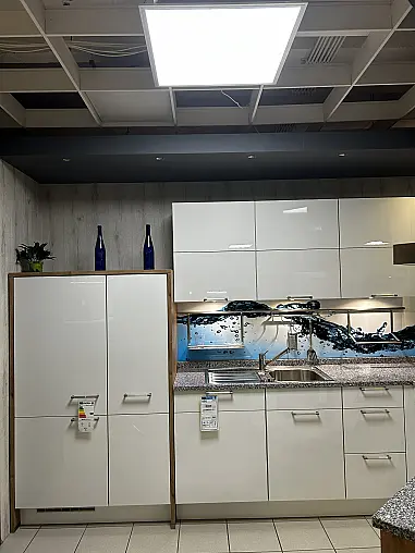 Zeitlose L-Küche in Weiß Hochglanz