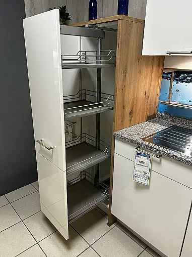 Zeitlose L-Küche in Weiß Hochglanz