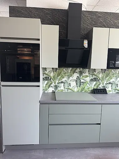 Modell „Senso“ in Olive Premium matt mit hochwertiger AEG-Ausstattung
