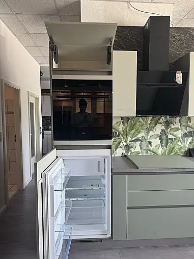 Modell „Senso“ in Olive Premium matt mit hochwertiger AEG-Ausstattung