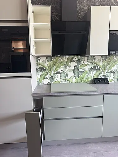 Modell „Senso“ in Olive Premium matt mit hochwertiger AEG-Ausstattung