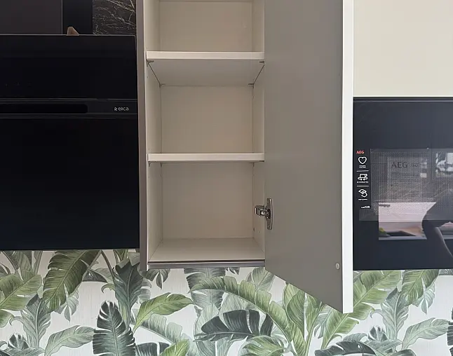 Modell „Senso“ in Olive Premium matt mit hochwertiger AEG-Ausstattung