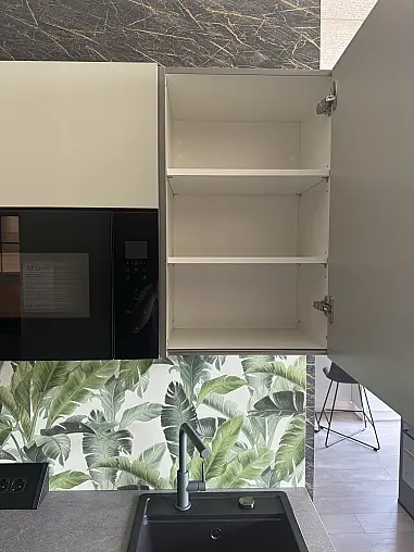 Modell „Senso“ in Olive Premium matt mit hochwertiger AEG-Ausstattung