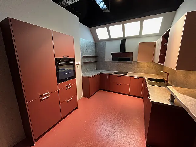 Exklusive Messeküche - Rost-Rot - viel Zubehör - viel LED-Beleuchtungen - Theke - XL-Schränke