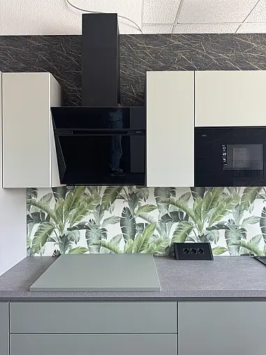 Modell „Senso“ in Olive Premium matt mit hochwertiger AEG-Ausstattung