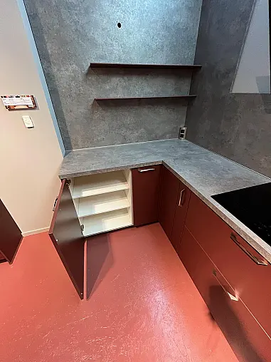 Exklusive Messeküche - Rost-Rot - viel Zubehör - viel LED-Beleuchtungen - Theke - XL-Schränke