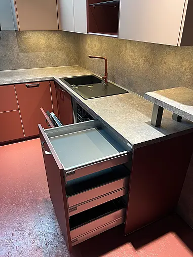 Exklusive Messeküche - Rost-Rot - viel Zubehör - viel LED-Beleuchtungen - Theke - XL-Schränke