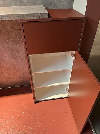 Exklusive Messeküche - Rost-Rot - viel Zubehör - viel LED-Beleuchtungen - Theke - XL-Schränke