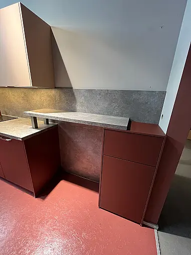 Exklusive Messeküche - Rost-Rot - viel Zubehör - viel LED-Beleuchtungen - Theke - XL-Schränke