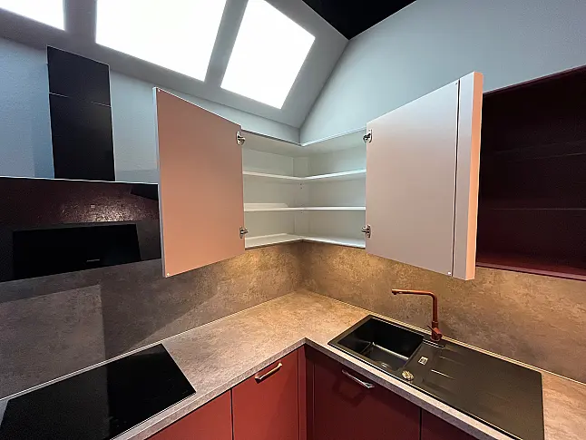 Exklusive Messeküche - Rost-Rot - viel Zubehör - viel LED-Beleuchtungen - Theke - XL-Schränke