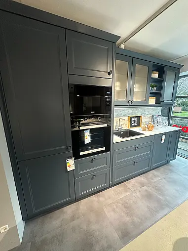 Landhaus Einbauküche mit Thekenlösung