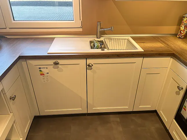 Charmante Nobilia Landhausküche – klassischer Stil trifft moderne Ausstattung