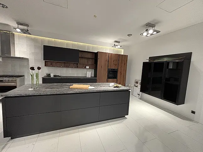 Küchenzeile mit Insel + Sideboard Systemat AV2135-GL Schwarz UV Mattlack  HK1335