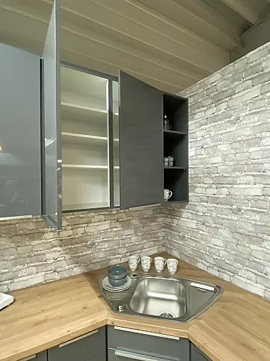 Große L-Küche in Quarzgrau Hochglanz und Eckspüle von Blanco