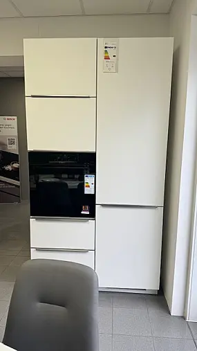 Moderne Nobilia Ausstellungsküche mit Tisch und Stühlen komplett wie Ausgestellt