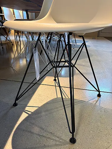 Eames Plastic Side Chair DSR